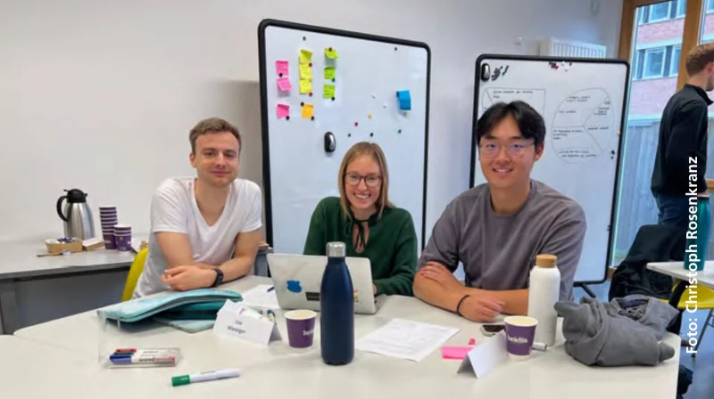 Studierende nutzen seit dem Sommersemester 2024 das von der Kölner Universitätsstiftung geförderte Digital Lab Studierende nutzen seit dem Sommersemester 2024 das von der Kölner Universitätsstiftung geförderte Digital Lab