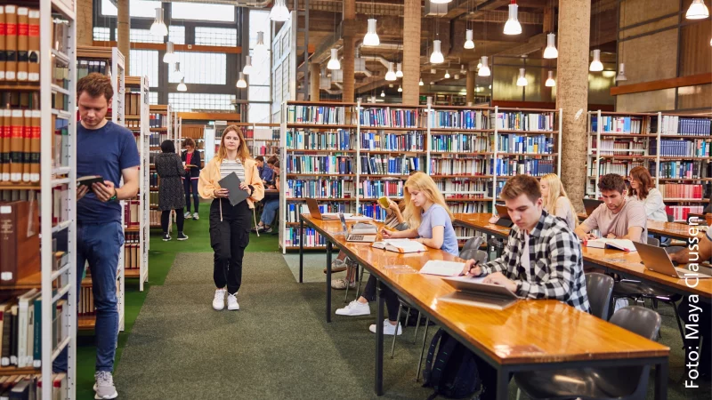 Die Kölner Universitätsstiftung unterstützt Projekte für Studierende aller Fachbereiche. Hier zu sehen die Universitätsbibliothek. Die Kölner Universitätsstiftung unterstützt Projekte für Studierende aller Fachbereiche. Hier zu sehen die Universitätsbibliothek.